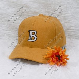 Nón kết nhung thêu chữ B Burberry sớ nhuyễn phong cách thời trang