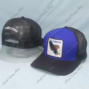 Nón Kết Thêu Chữ Freedom Phía Sau Khóa Nhựa Phía Trong Có May Tem Vòng Đầu 55-58cm Đen & Xanh Đen