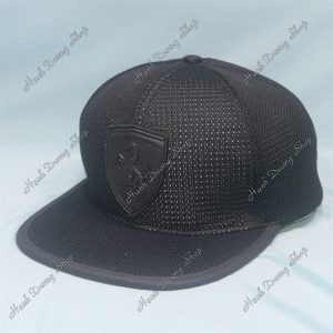 Nón Kết Lưới Thêu Hình Có Ngựa Phía Sau Có Khóa Da Nút Bấm, Kết Viền Da, Trong Có Tem Đen