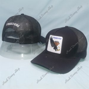 Nón Kết Thêu Chữ Freedom Phía Sau Khóa Nhựa Phía Trong Có May Tem Vòng Đầu 55-58cm Đen