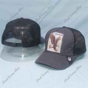 Nón Kết Lưới In Đại Bàng In Chữ Freedom Phía Sau Khóa Nhựa Phía Trong Và Trước Có Tem Vòng Đầu 55-58cm Xám