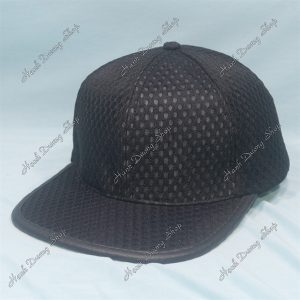 Nón Kết Lưới Trơn Không Thêu Phía Sau Có Khóa Da Nút Bấm, Kết Viền Da, Trong Có Tem Đen